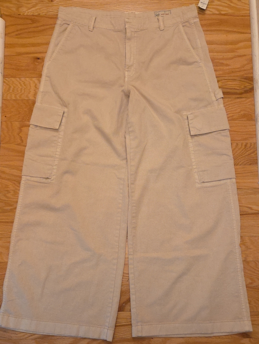 GAP Women's Baggy Cargo Pants- NWT